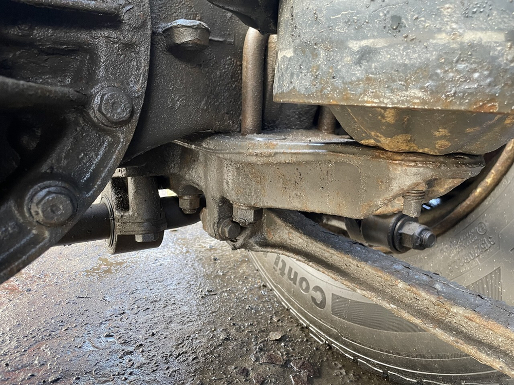 Кронштейн пневморессоры левый