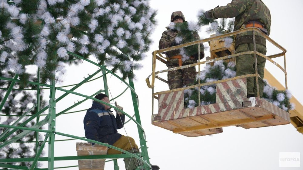 Уличная елка каркасная "Уральская сосна" (бело-зеленая леска) 23 м