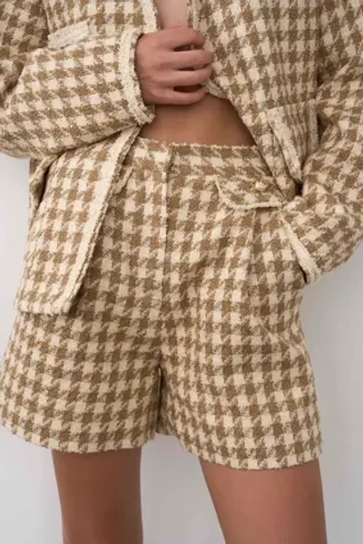 Шорты-мини бежевые в клетку
