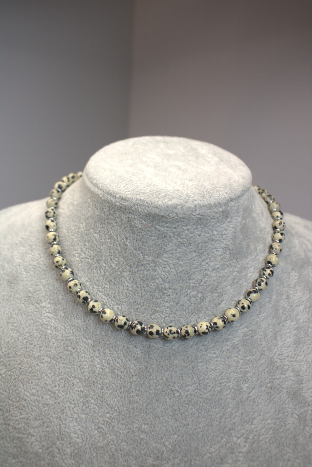 Чокер-колье из далматиновой яшмы «Далматиновое Сердце»