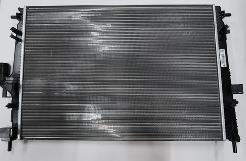 Радиатор основ. алюм. Renault Logan (08--)/Largus (12-) 1.6 АТ с конд. (AVTOPRIBOR)