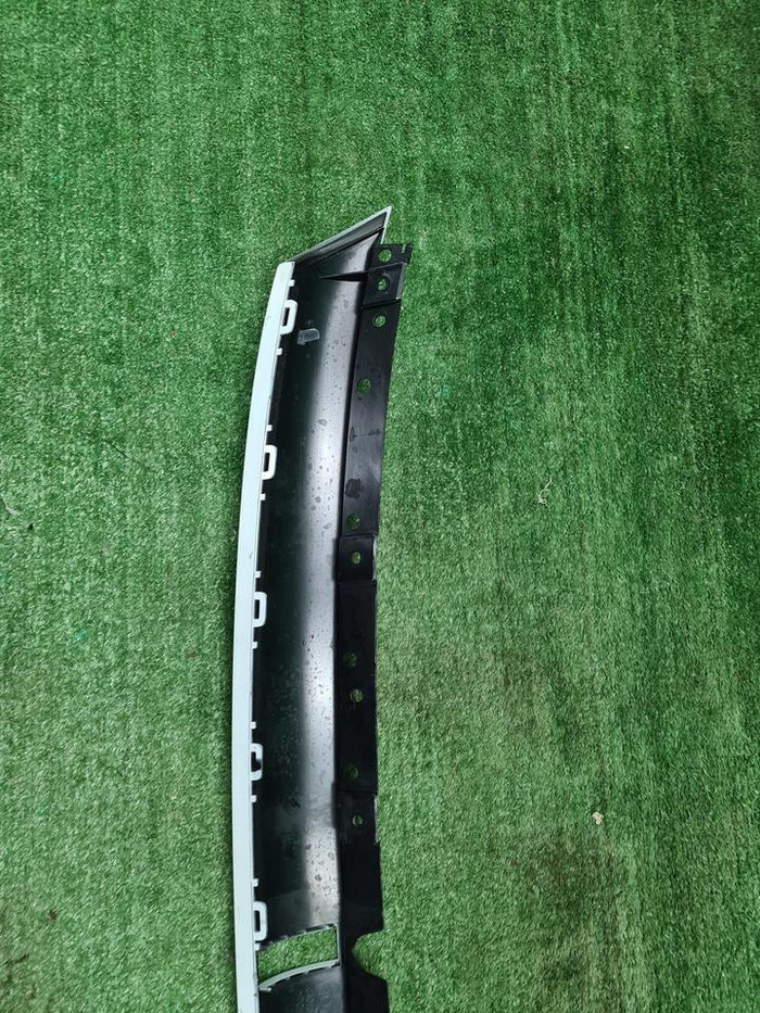 Накладка решетки радиатора Hongqi HS3 (2023-н.в.)