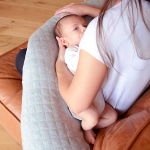 Подушка для кормления BEABA Big Flopsy серая