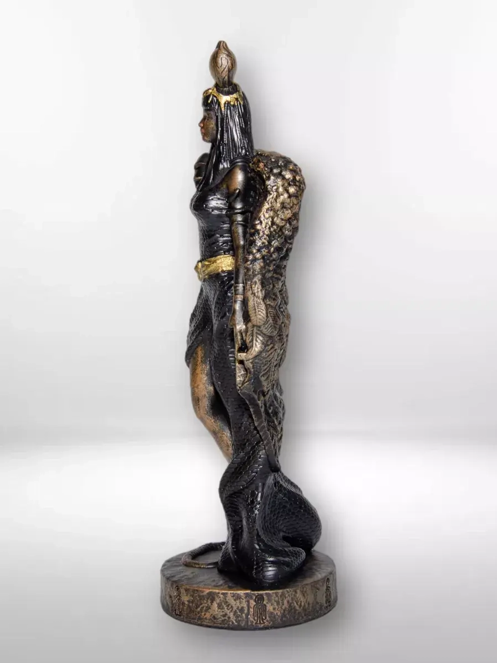 Коллекционная алтарная фигурка статуэтка Богиня Исида оберег