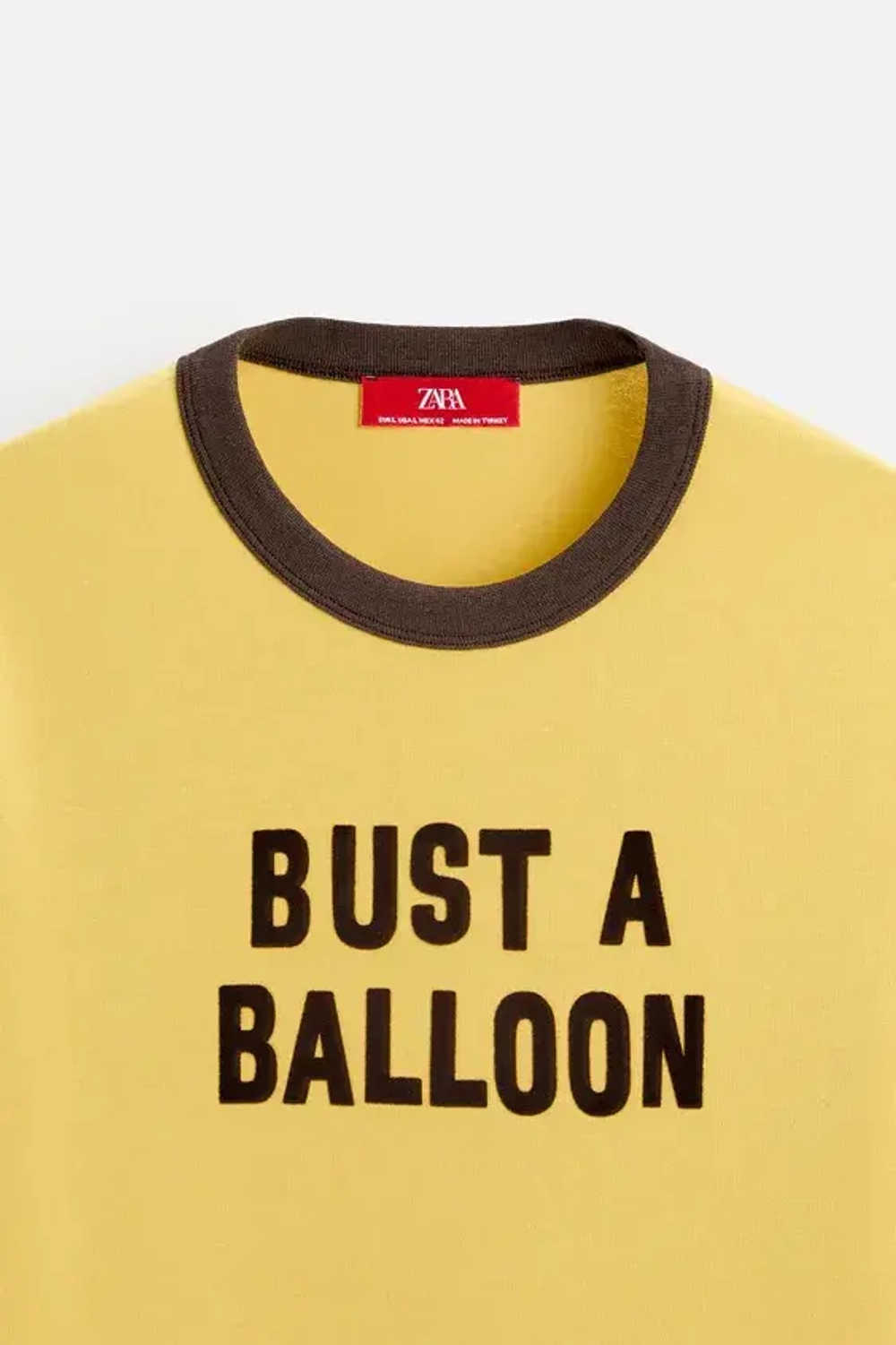 ZARA Х HARRY LAMBERT ФУТБОЛКА С КОНТРАСТНОЙ НАДПИСЬЮ, ГОРЧИЧНЫЙ