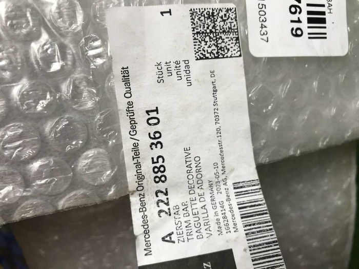 Молдинг переднего бампера Mercedes S W222 (17-20)