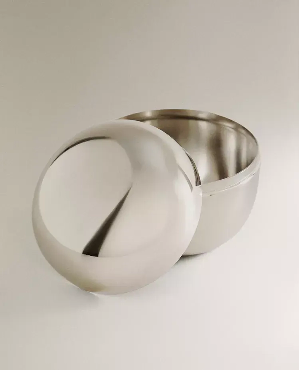 ZARA HOME БОЛЬШАЯ КРУГЛАЯ МЕТАЛЛИЧЕСКАЯ ШКАТУЛКА, СЕРЕБРЯНЫЙ