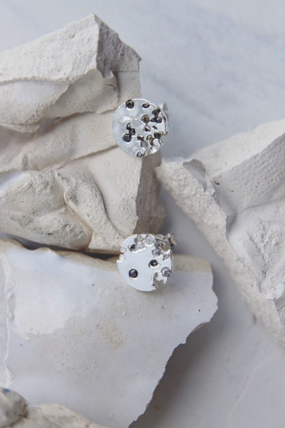 Серьги вплавленные камни прозрачные