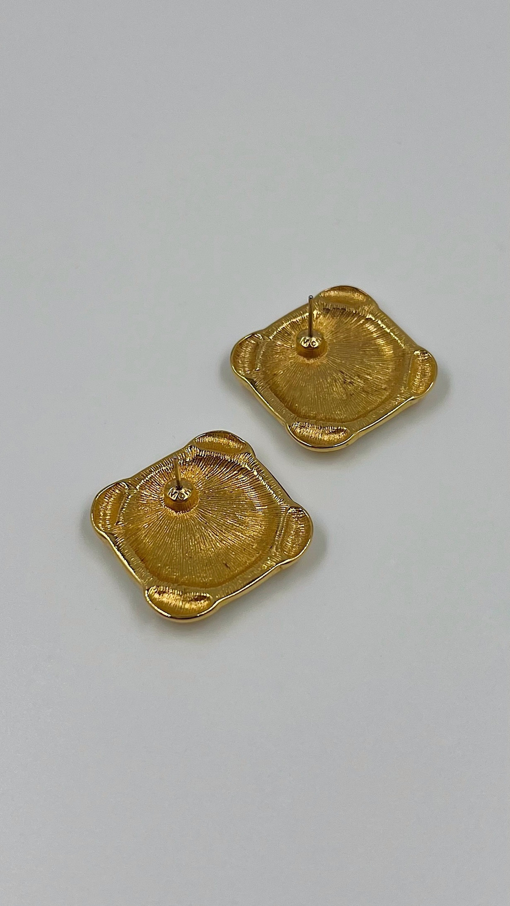 Серьги с кремовой эмалью Monet