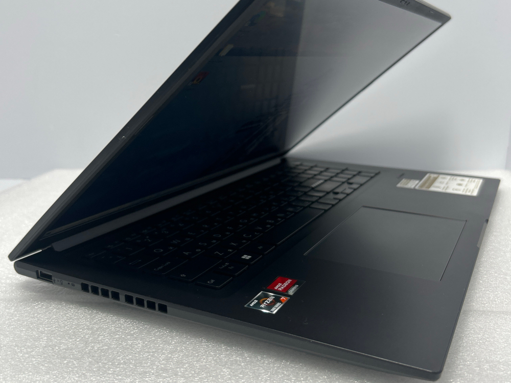 Ноутбук ASUS VivoBook 17X (M3704YA-AU052) 17.3"/AMD Ryzen 7 7730U/RAM 16 GB/SSD 512 GB/AMD Radeon/1920х1080/IPS/DOS/Подсветка кл-ры:LED/черный. Состояние: B2