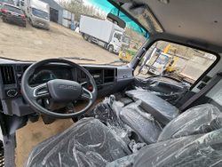 ISUZU ELF 4.5 т. эвакуатор со сдвижной платформой салон