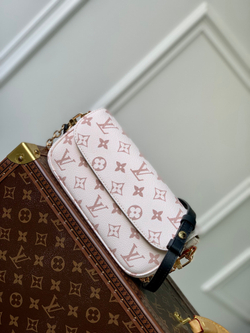 Louis Vuitton Ivy Wallet On Chain Bag