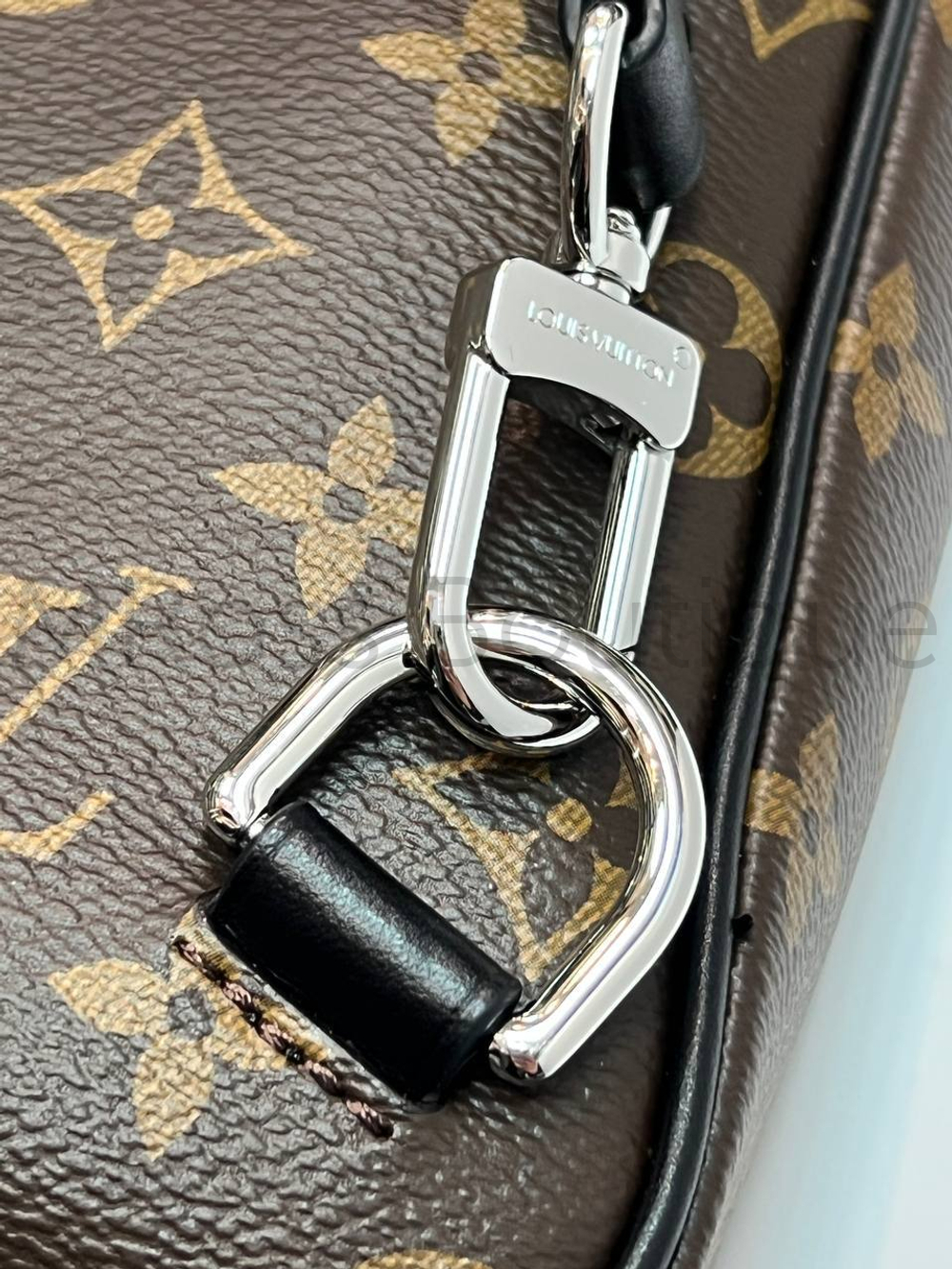 Сумка Avenue Sling NM Monogram Louis Vuitton