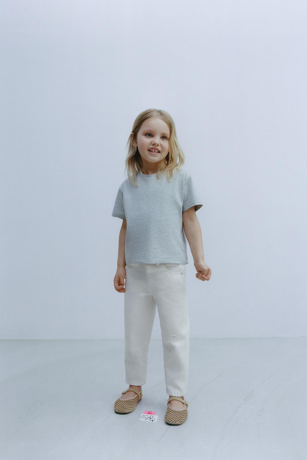 Джинсы mom fit с разрезами