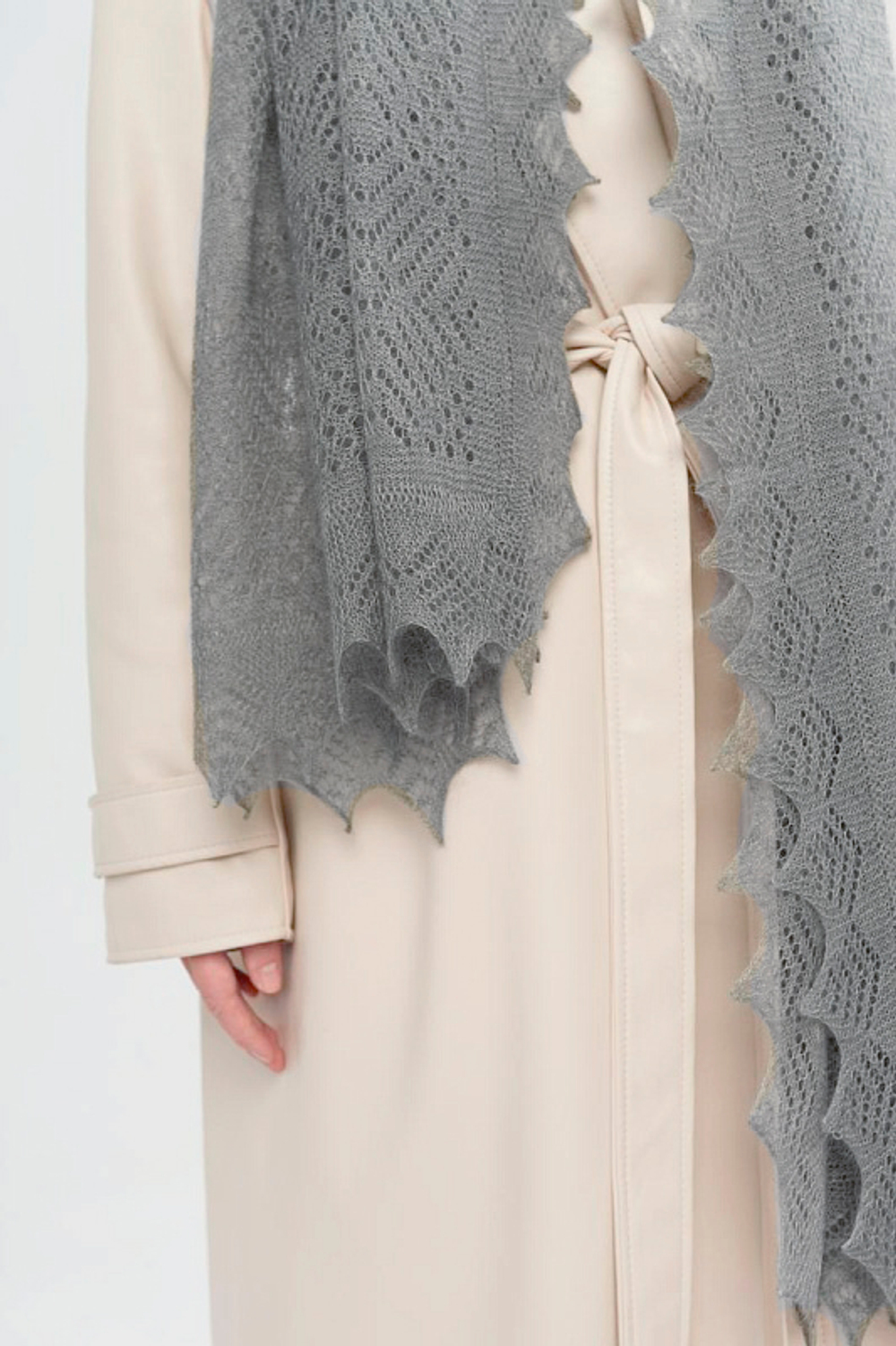 Оренбургский пуховый палантин с шелком АШ16070-03 серый