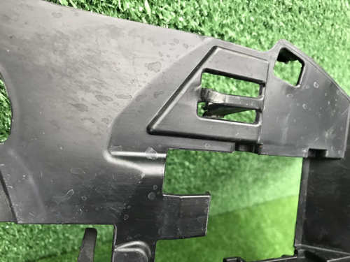 Кронштейн переднего бампера BMW 5er G30 (17-20)