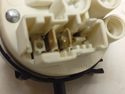 AWS71212 кт20 Датчик уровня воды для стиральной машины Whirlpool Hotpoint-Ariston 461971402451 б/у