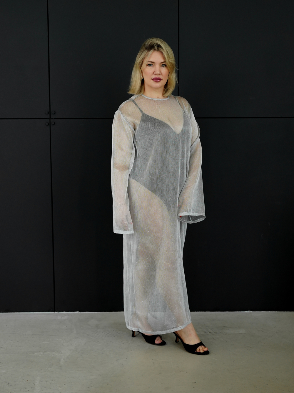 Платье из сетки в серебре оверсайз