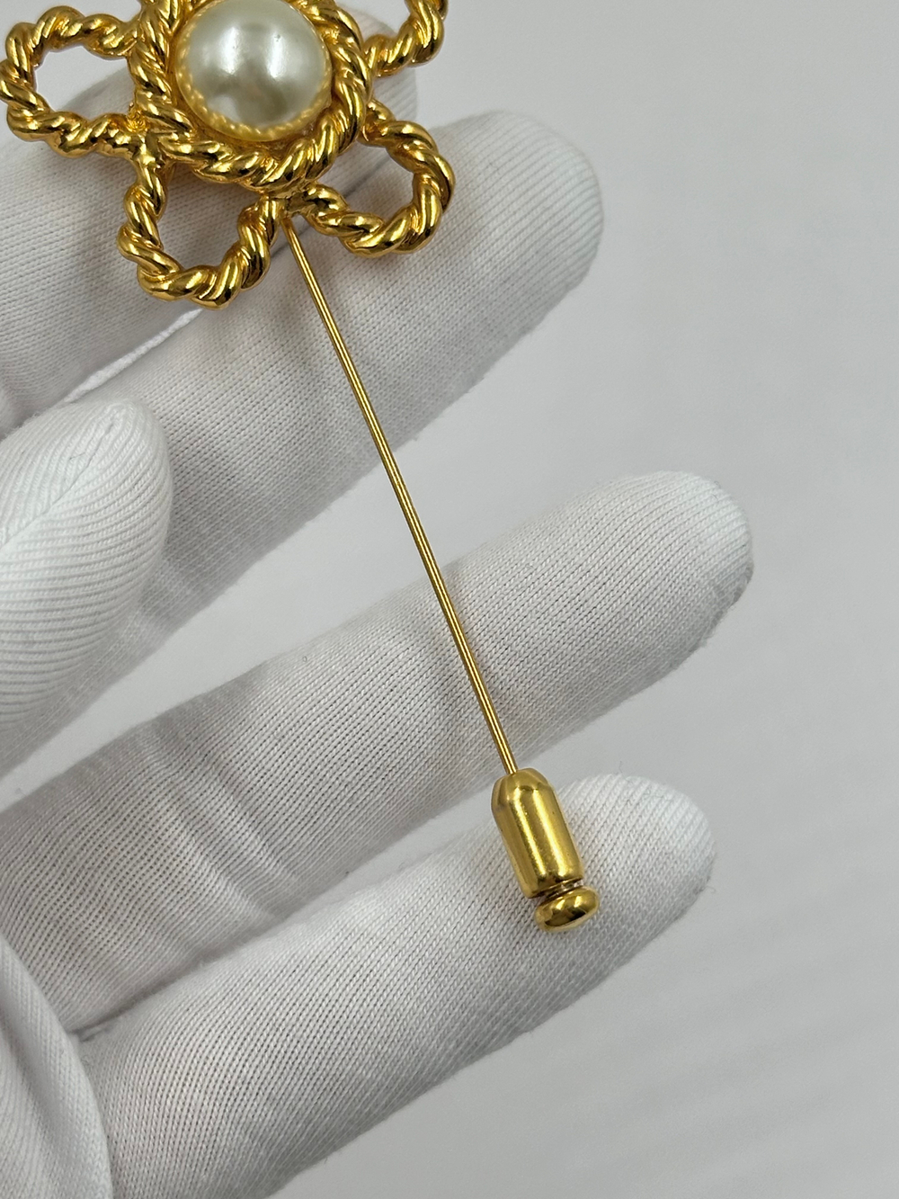 Брошь булавка Ромашка Moschino