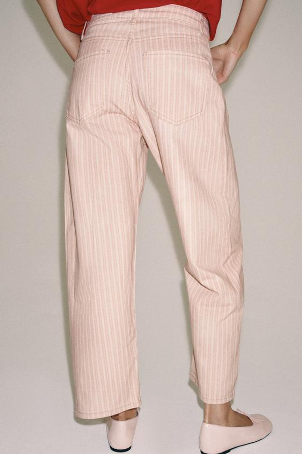 ZARA ДЖИНСЫ ZW ANKLE RELAXED ПРЯМОГО КРОЯ СО СРЕДНЕЙ ПОСАДКОЙ В ПОЛОСКУ, РОЗОВЫЙ