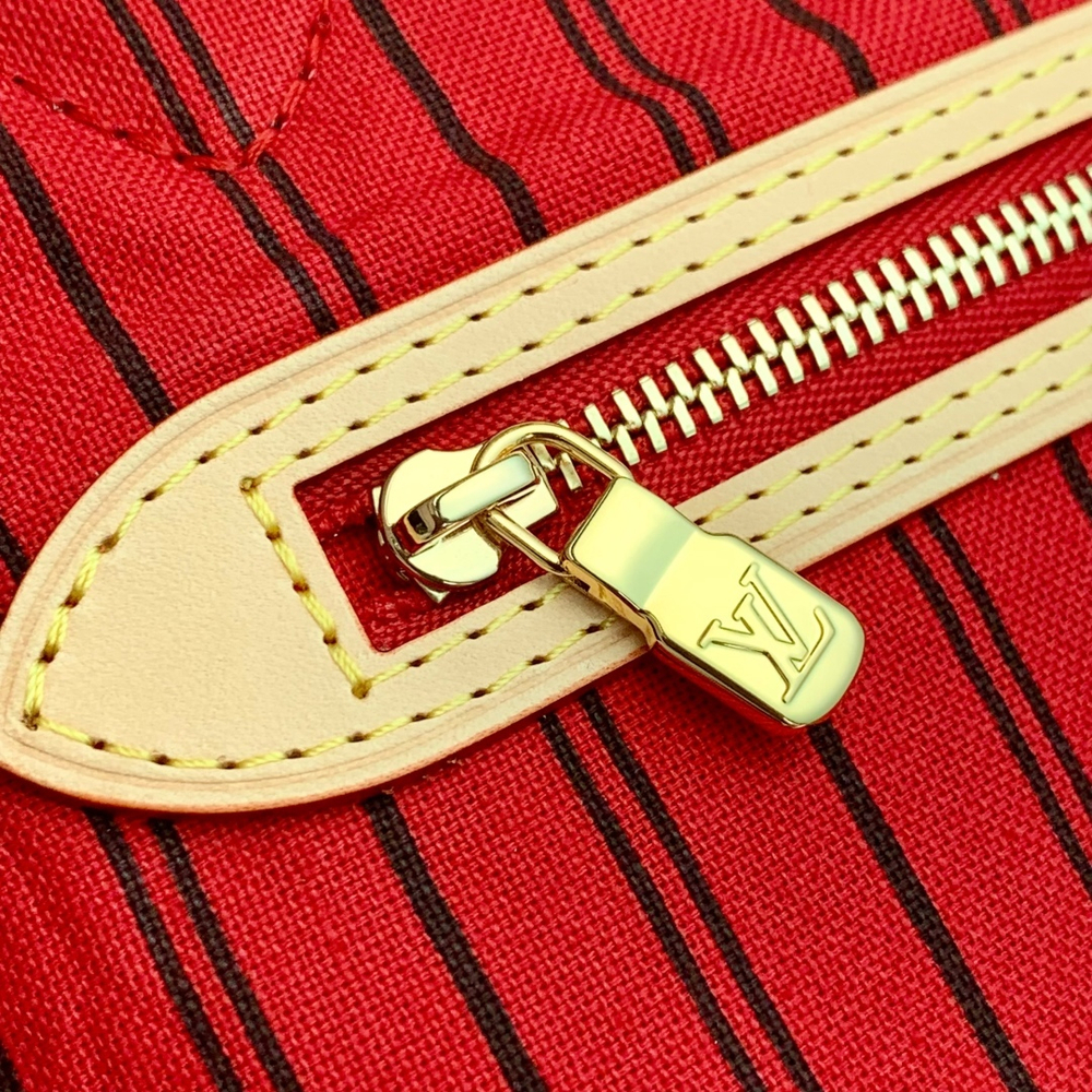 Louis Vuitton Neverfull Bandouliere Inside Out MM