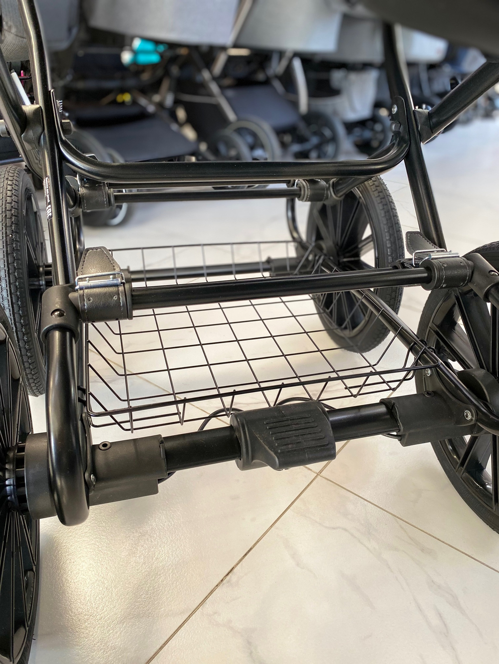 Коляска  MONTANA ECCO Prestige (2 в 1) (RIKO BASIC) 12 Black (черный)