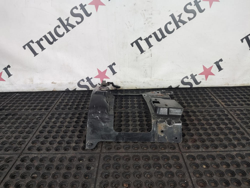 Кронштейн фары правой