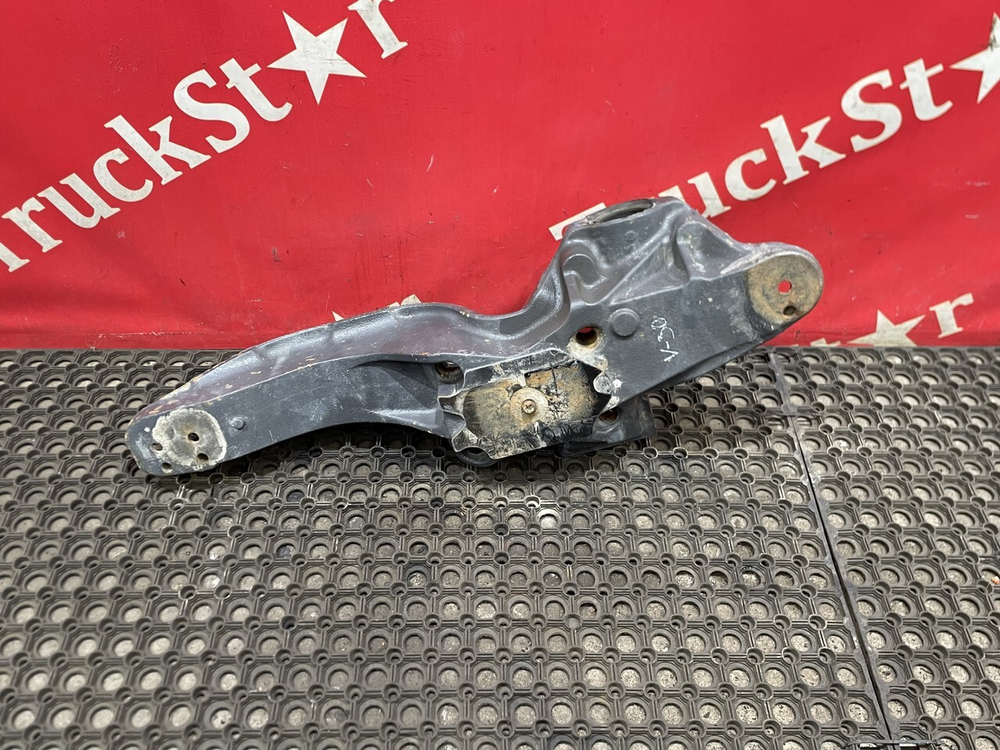 Кронштейн пневморессоры правый 2018г.