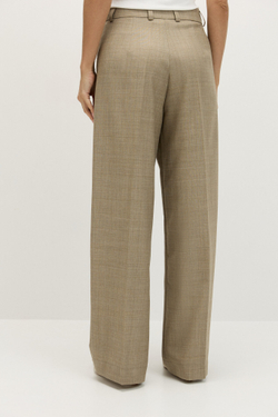 Брюки на поясе широкие