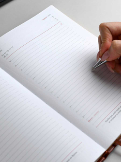 Ежедневник недатированный ESCALADA, #ДУМАЙ КАК МИЛЛИАРДЕР, А5, 160 л., арт. 70648/ 15 САРИФ КОРИЧНЕВЫЙ (кожзам: 146х211 мм, интегральный переплёт, материал обложки: искусственная кожа "Сариф"; способ крепления блока: ниткошвейный; декор: металлически