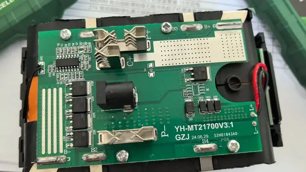 Аккумулятор 21В 9 Ач с индикатором заряда для электроинструментов/Дрель, шуруповерт