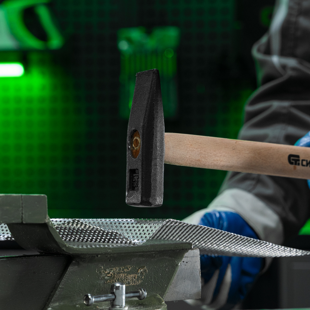 Молоток слесарный, 300 г, квадратный боек, деревянная рукоятка// Сибртех