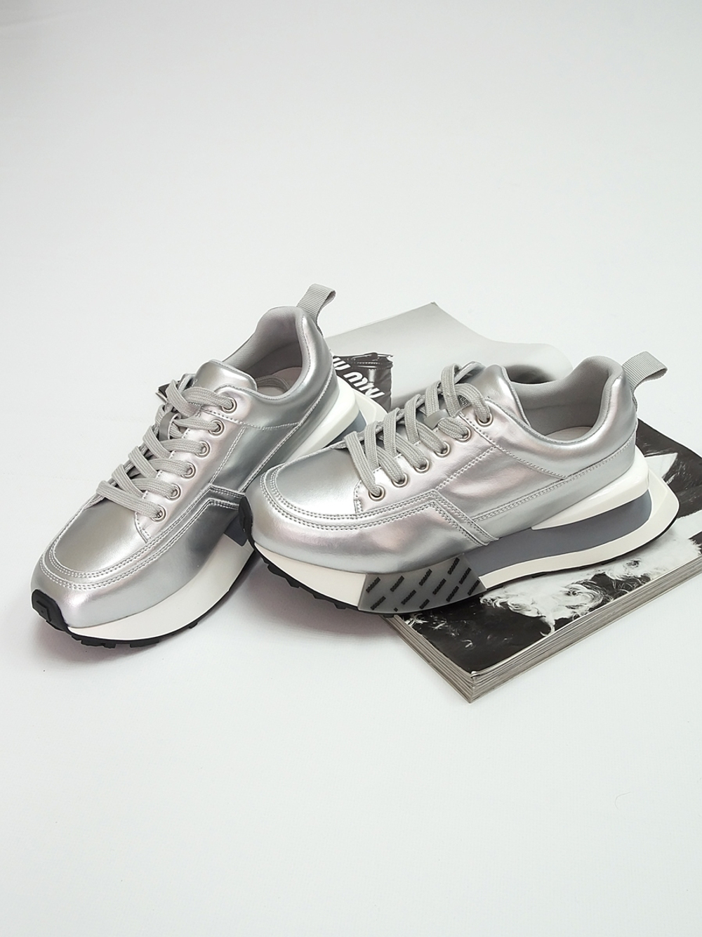 Кроссовки женские демисезонные