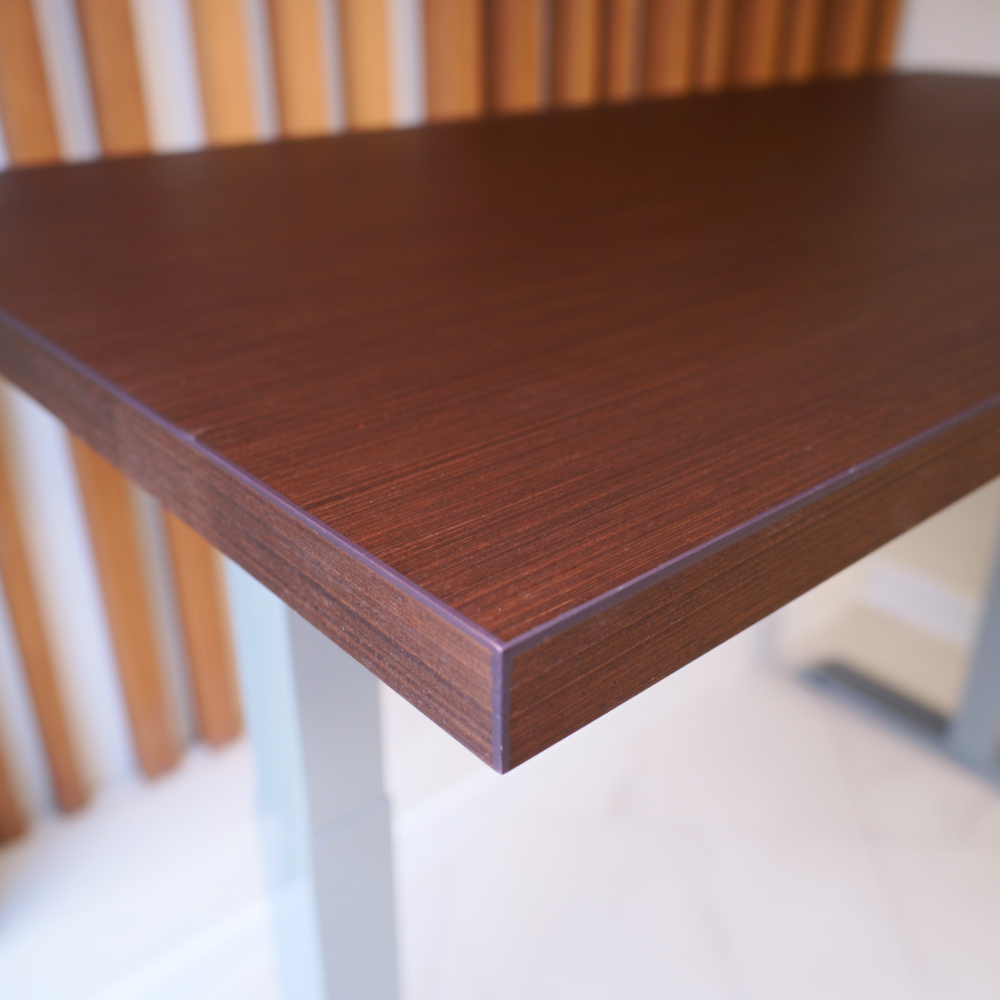 Регулируемый компьютерный стол Motor UP с регулировкой по высоте — столешница МДФ венге