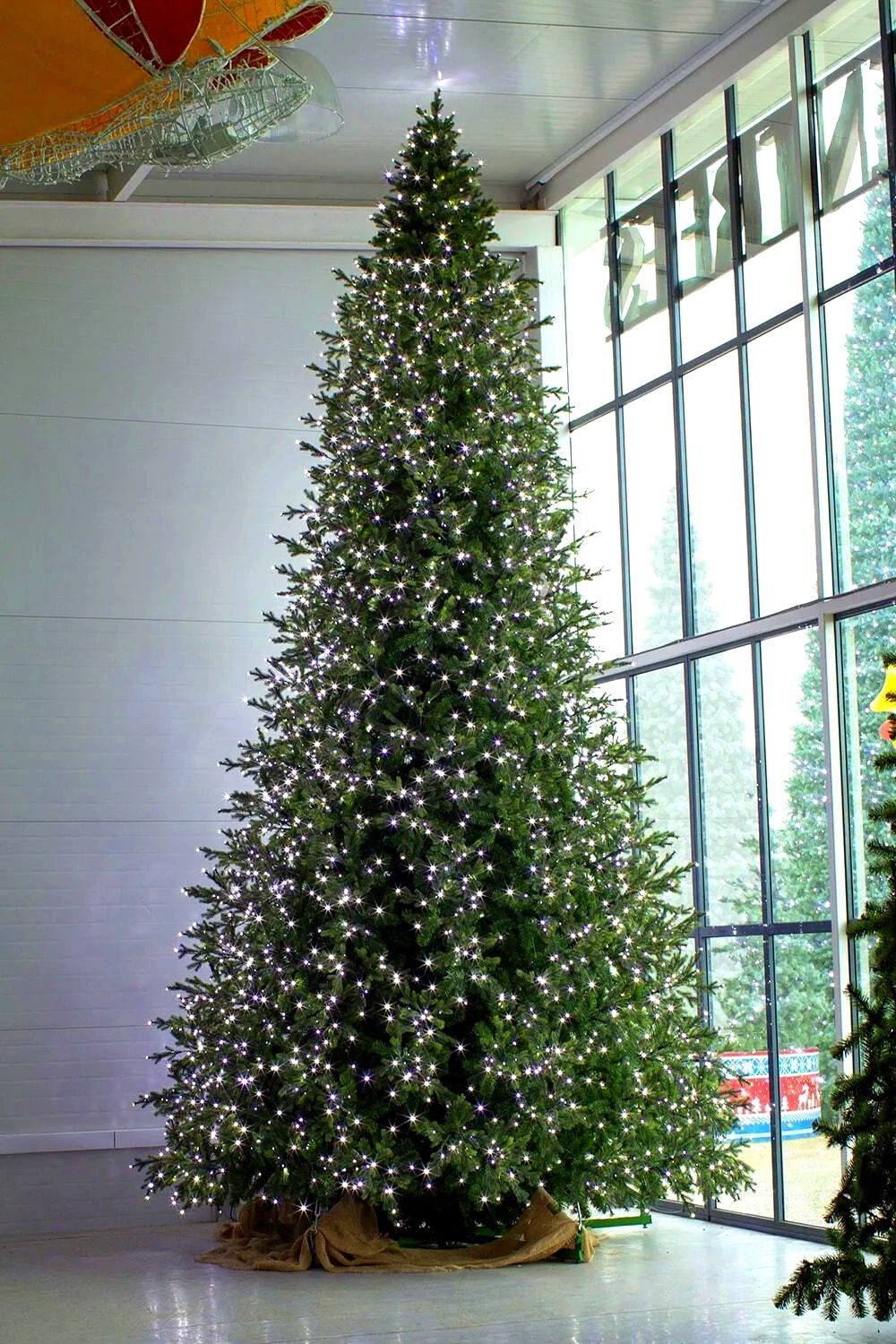 Большая елка с гирляндой «Сказочная светодинамическая» (литая+пвх) 4 м