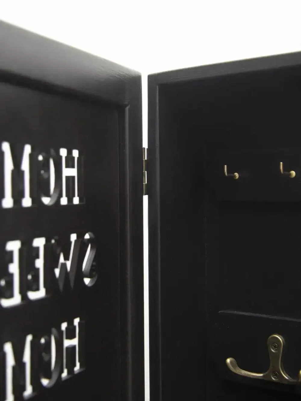 Ключница настенная в прихожую закрытая