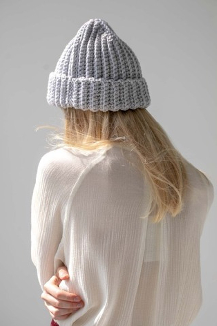 Шапка-бини серебристо-серая