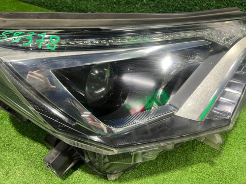 Фара правая Toyota RAV 4 CA40 (2015-2019) галоген