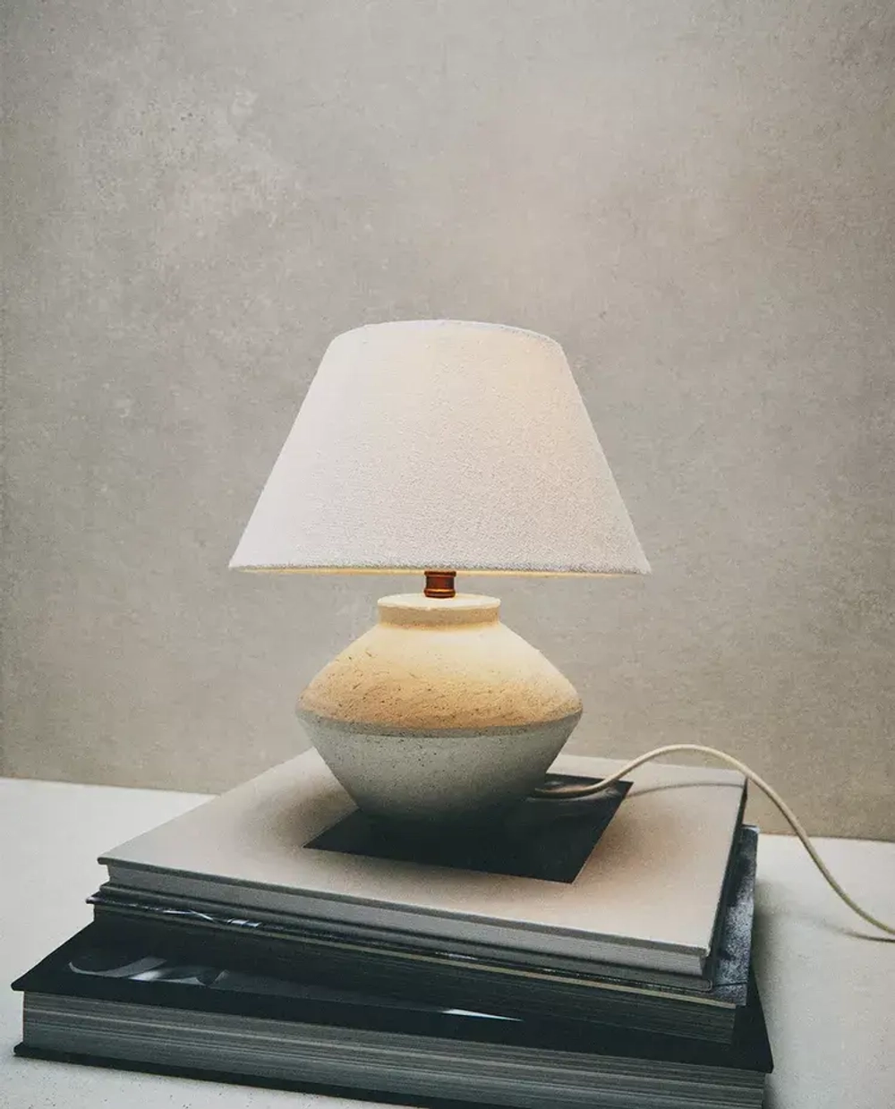 ZARA HOME МАЛЕНЬКИЙ НАСТОЛЬНЫЙ СВЕТИЛЬНИК, ЭКРЮ