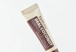 Farmstay Восстанавливающий бальзам c кокосовым маслом real coconut essential lip balm, 10 мл