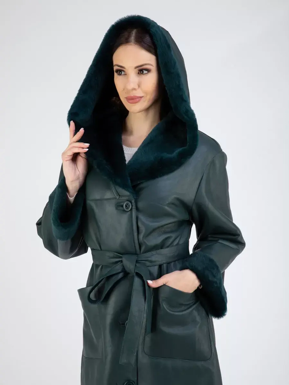 Дубленка зимняя натуральная с капюшоном