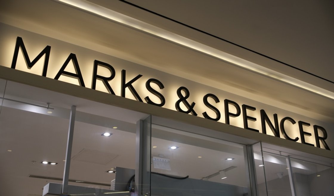 Marks & Spencer возобновляет онлайн-продажи после мощной атаки