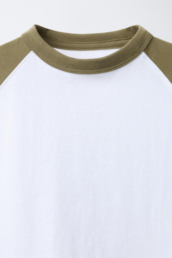 ZARA ФУТБОЛКА РЕГЛАН С ВЫШИТОЙ НАДПИСЬЮ, БЕЛЫЙ/ЗЕЛЕНЫЙ