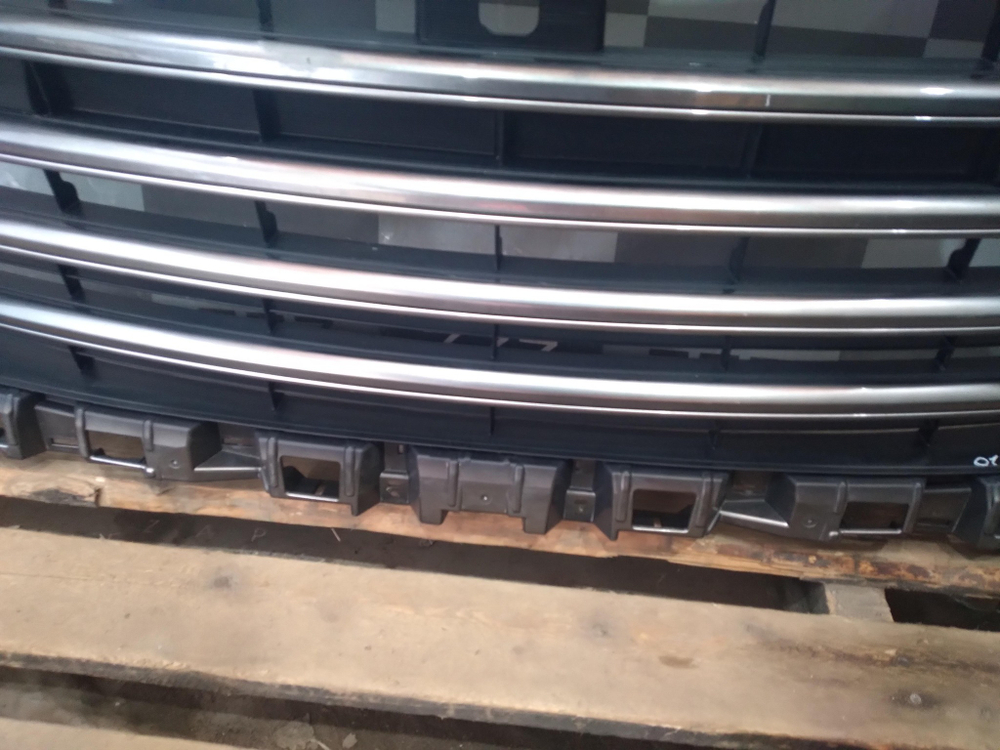 Решетка радиатора Lexus LX 3 (LX 570) 15-21 Б/У Оригинал 5311160B30