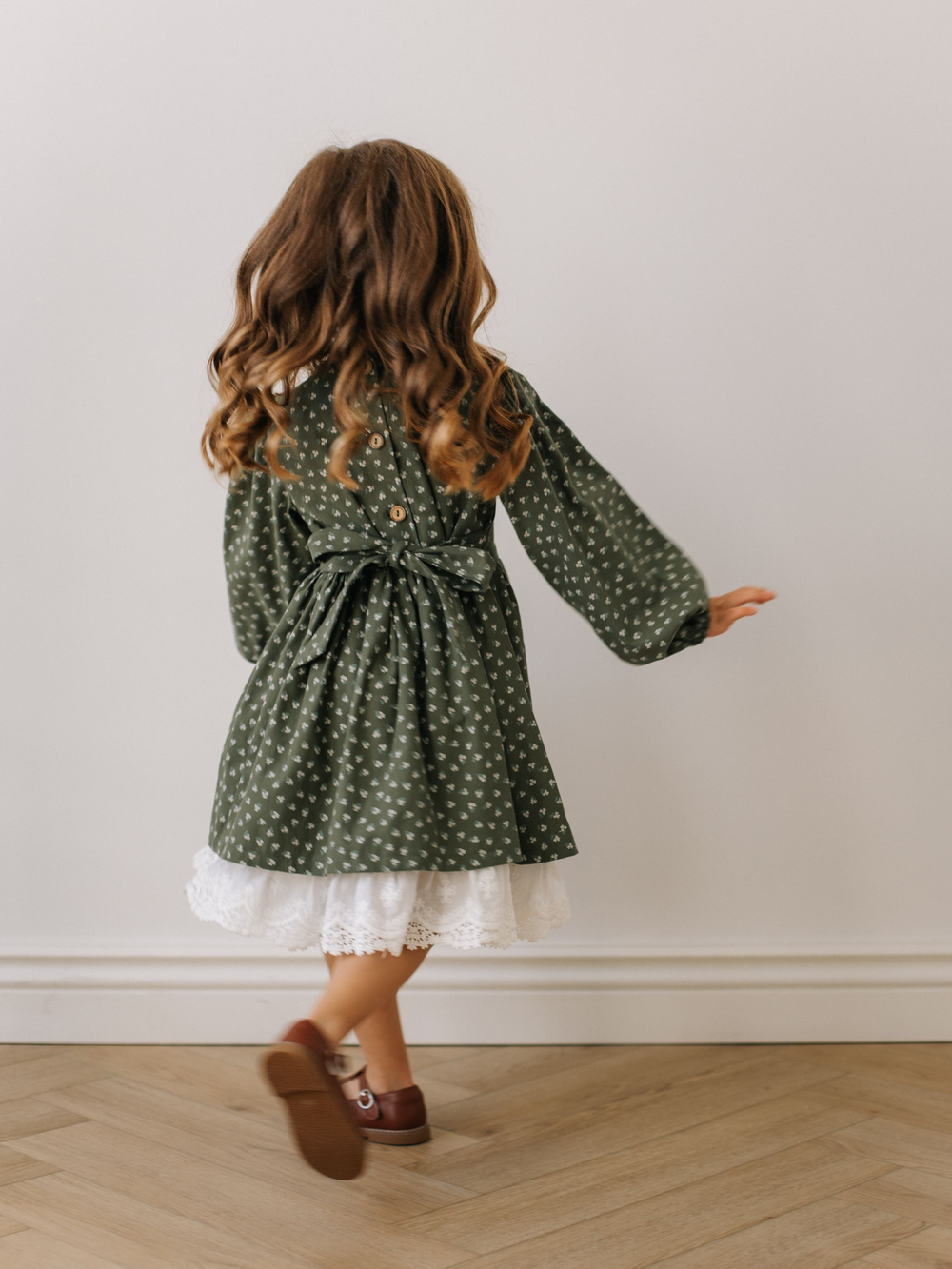 Платье с рюшами в цветочек, Зеленый