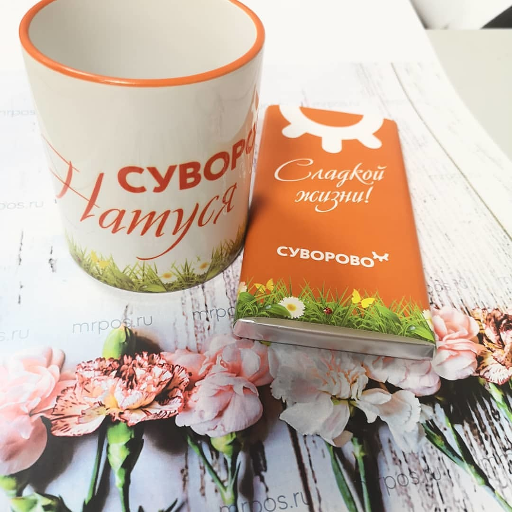 Кружки и шоколад с логотипом