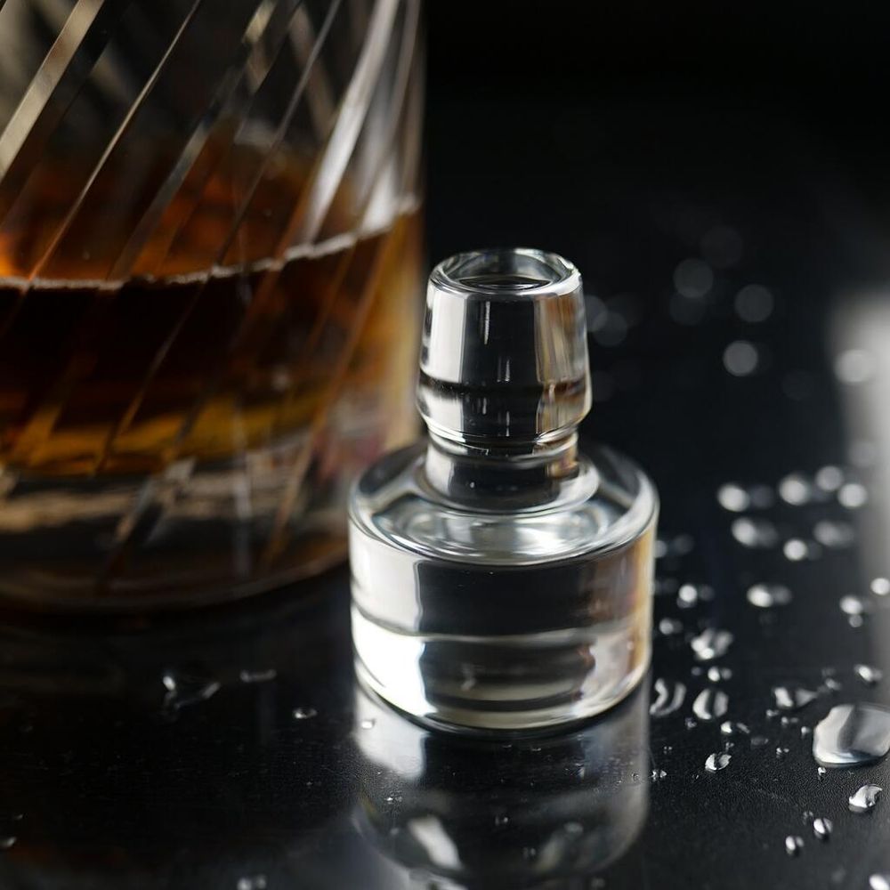 Графин 0,85 л штоф с крышкой Modern h21 см 10*10 см стекло P.L. - BarWare [1]