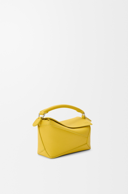 Loewe Мини-сумка Puzzle Edge из мягкой зернистой телячьей кожи, желтый