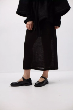 Платье из трикотажа со стойкой черного цвета с поясом