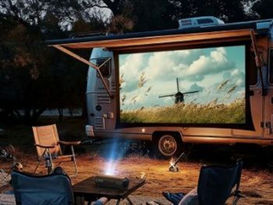 Портативный HD-проектор PicoFlix можно использовать где угодно